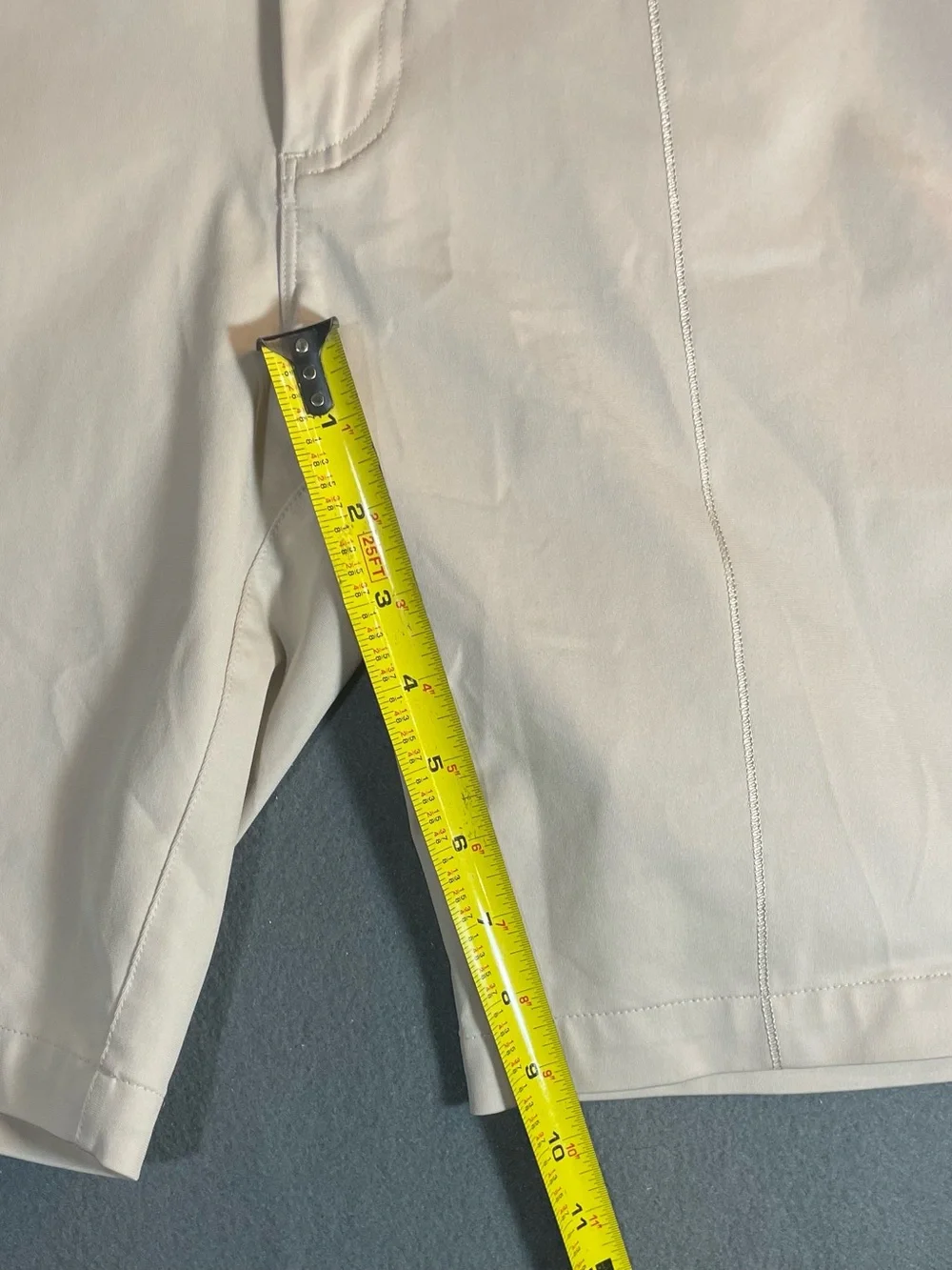 Lululemon Womens Club Golf Shorts Stone Tan Flat Front Tailored Seams Bermuda